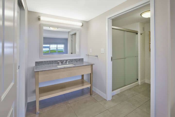 Bathroom shower